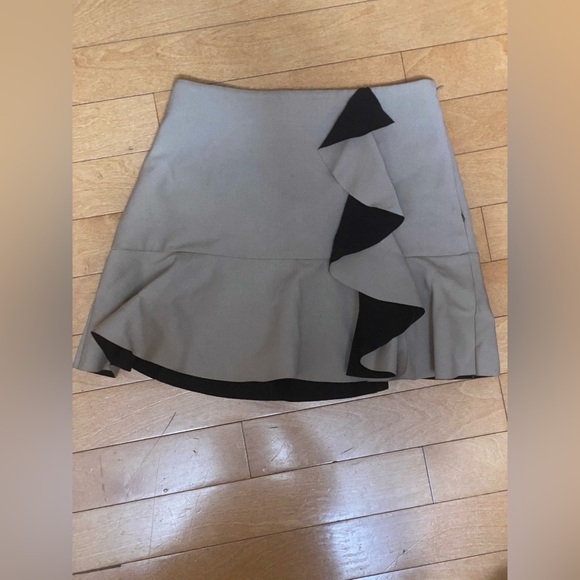 Club Monaco Beige and Black Mini Skirt - Picture 7 of 7